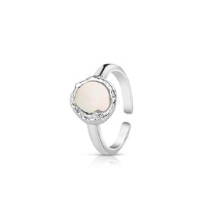NEWBRIDGE SILVER PLATED RING WITH SHELL PEARL